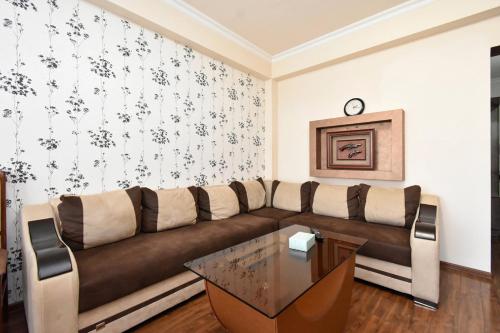 Ruang duduk di Yerevan Gyulbenkyan apartament