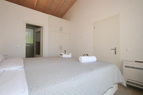 Ένα ή περισσότερα κρεβάτια σε δωμάτιο στο Sunset Sea View Villa 10