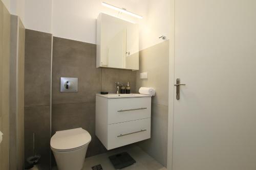 Ένα μπάνιο στο Sunset Sea View Villa 10