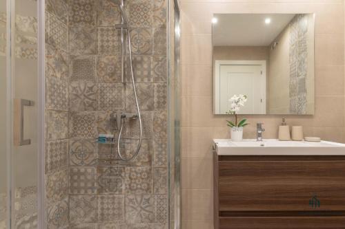Kúpeľňa v ubytovaní Living4Malaga Picasso Deluxe Apartment