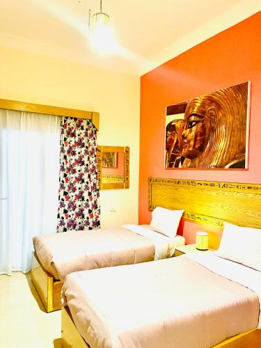 Postel nebo postele na pokoji v ubytování Jewel Howard Carter Hotel