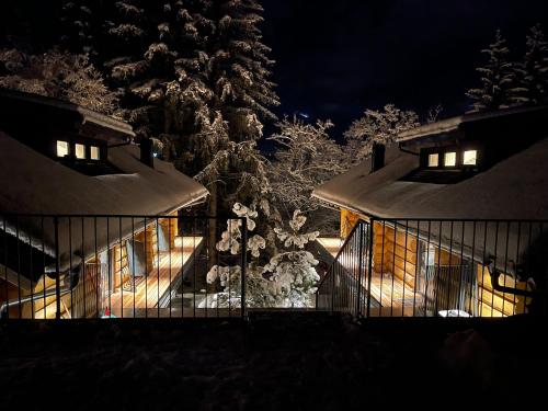El edificio en el que está el chalet de montaña