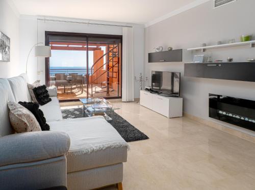 2086-Amazing penthouse with sea view solarium