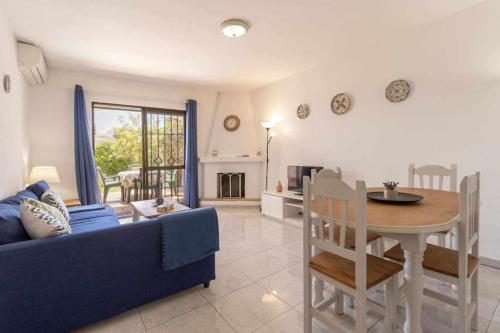 Tropicana Townhouse, 2 bedroom next to the pool, Nerja ...