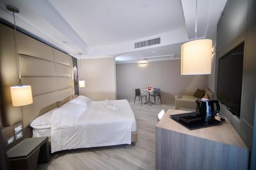 PARK HOTEL LE DUNE DI GIOVINOにあるベッド