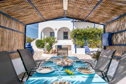 Restaurace v ubytování 3bedroom Cycladic home Casa Klea in Drios Paros