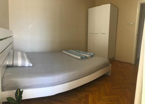 Un pat sau paturi într-o cameră la Private Room in Istanbul #25