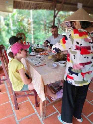 a group of people sitting at a table eating food at BenTrestay in Giồng Tú Ðiền