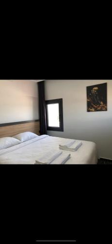 Ένα ή περισσότερα κρεβάτια σε δωμάτιο στο Sofya Suites