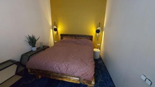 a small bedroom with a bed in a room at ART - Balcescu in Sibiu