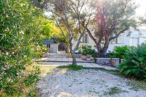 a house with a tree in the middle of a yard at View Villas in Punta