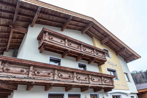 a building with a wooden roof on top of it at Bergwelt B in Niederau