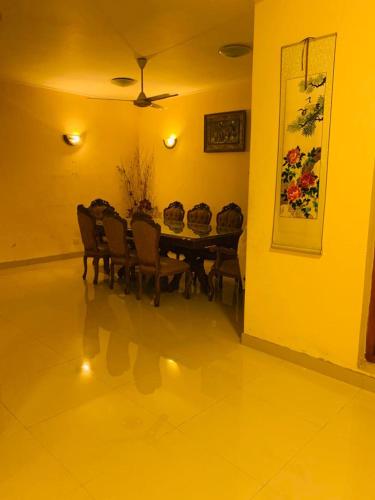a dining room with a table and chairs at Tharu Villa Kottawa in Pannipitiya