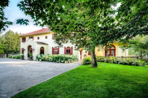 Magnificent Italian inspired Ste-Marie lake villa