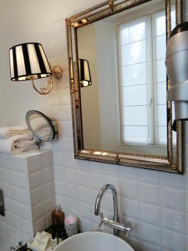 Koupelna v ubytování Hôtel La Villa Eugene