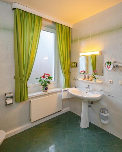 Koupelna v ubytování Parkhotel Traunstein