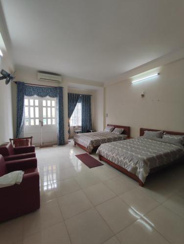 a large bedroom with two beds and a couch at Homestay 846/B53 in Vung Tau