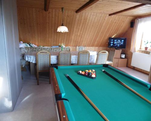 a room with a pool table and a dining room at Doppelzimmer Oybin in Herrnhut