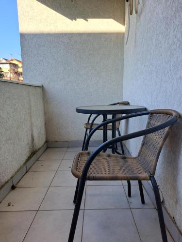 a table and a chair on a balcony at Apartman Zvezdica -Smederevo, Netflix in Smederevo