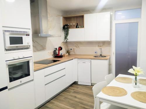 A kitchen or kitchenette at Balcón del Cardenal