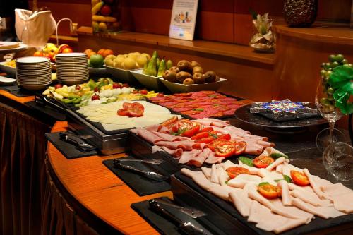 a buffet with many different types of meats and vegetables at HCC Montblanc in Barcelona