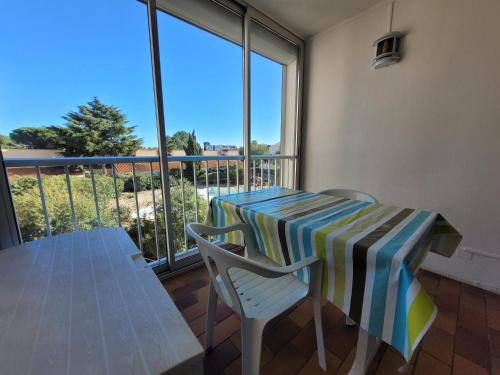 Balkón alebo terasa v ubytovaní Appartement avec piscine proche plage et commerces