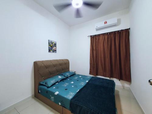 a bedroom with a bed and a ceiling fan at New Modern Condo with Pool at Bangi in Kampong Tangkas