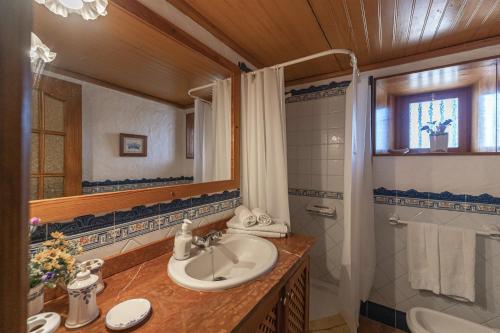 Koupelna v ubytování Casa Rural La Capellania