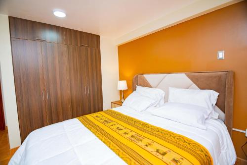 Ein Bett oder Betten in einem Zimmer der Unterkunft Departamentos KIRI para familias o empresas que viajan en grupo cerca al Aeropuerto Juliaca
