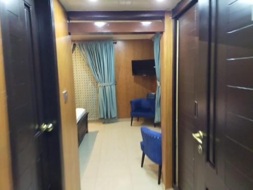 Μια τηλεόραση ή/και κέντρο ψυχαγωγίας στο Shagufta Hotel Murree