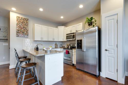 Music Row Nashville King Beds Keyless Entry Image