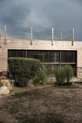 Το κτήριο όπου στεγάζεται  η παραθεριστική κατοικία