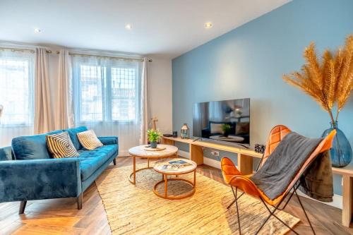 Photo de la galerie de l'établissement Superbe appartement neuf, climatisé centre village, au Plan-de-la-Tour