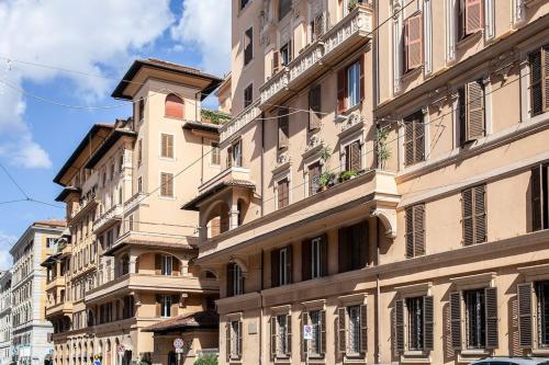 [Heart of Rome]-Napoleone Apartment-10 to Colosseo