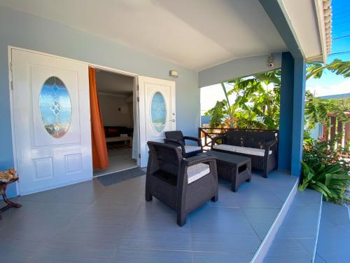 a living room with chairs and a couch on a balcony at Benito Home in Tera Kora