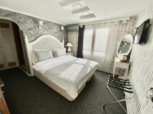 a bedroom with a large bed and a mirror at Peri Boutique Hotel in Sapanca