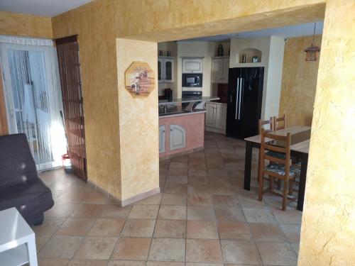 Una cocina o zona de cocina en CHAMBRE PRIVÉE EN CENTRE VILLe