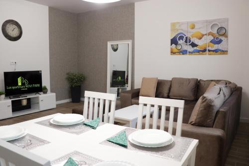 Χώρος καθιστικού στο Lux apartmani Novi Park