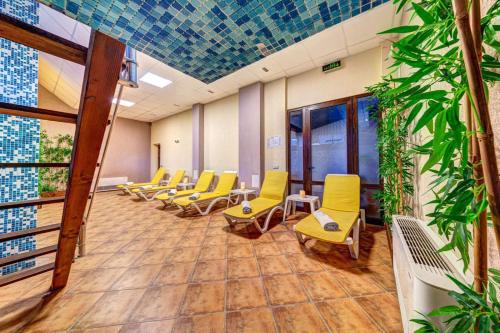Gambar di galeri bagi Skyday Penthouse Deluxe at Oak Residence di Smolyan