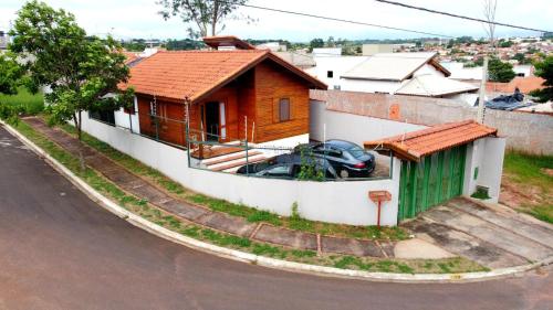 a house with a car parked in front of it at Casa em Brotas com Piscina e Churrasqueira in Brotas