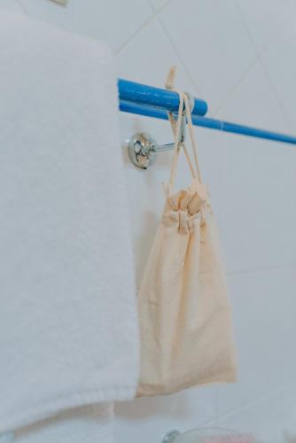 a bag hanging from a towel rack on a wall at Locanda Del Feudo Suite & Restaurant in Castelvetro di Modena