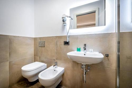 a bathroom with a sink and a toilet and a mirror at B&B Lorenzo de' Medici in Florence
