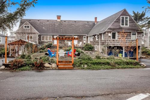 a house that is being remodeled at Slice of Life in Seaside