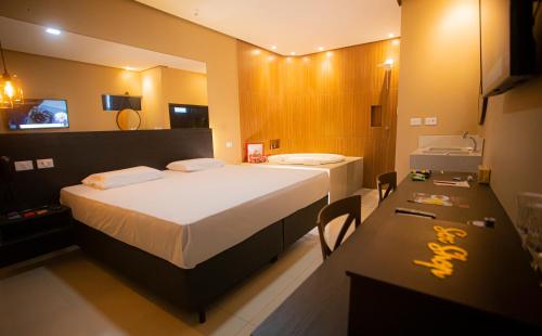 Ένα ή περισσότερα κρεβάτια σε δωμάτιο στο Lotus Motel Guaribas