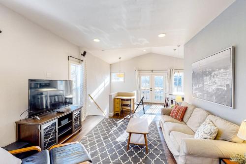 Westwind Retreat - Upper Unit – Photos 2