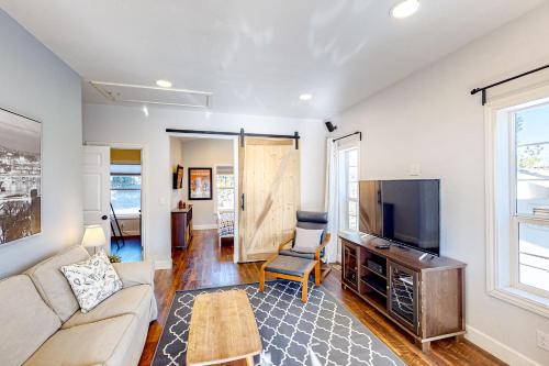 Westwind Retreat - Upper Unit – Photos 3