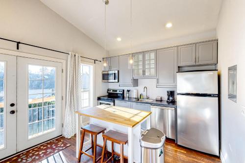 Westwind Retreat - Upper Unit – Photos 4
