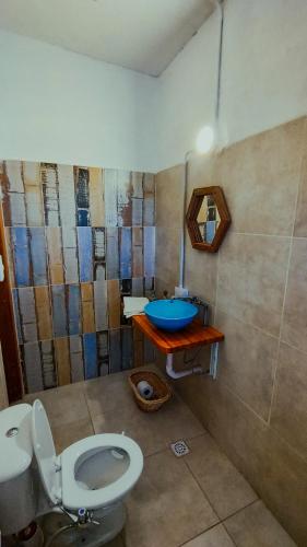 a bathroom with a toilet and a sink at Inti, hospedaje de campo. in Bartolomé Mitre