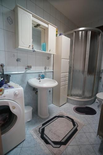 Et badeværelse på Rajana , Beograd - Hram Svetog Save