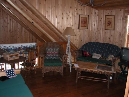 a living room with a couch and chairs and a table at Montana Spirit Guest Lodge in Cliff Lake